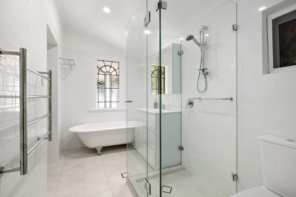 71 Sturt Valley Road Stirling feature listing bathroom
